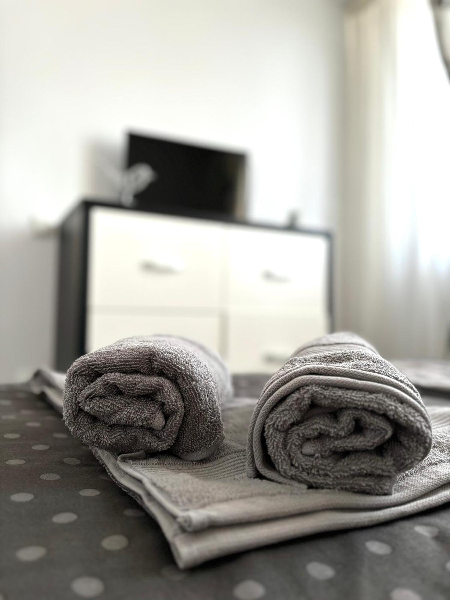 Taste Of Iasi - Two Room Apartment - Central - Sunset Touch Luaran gambar