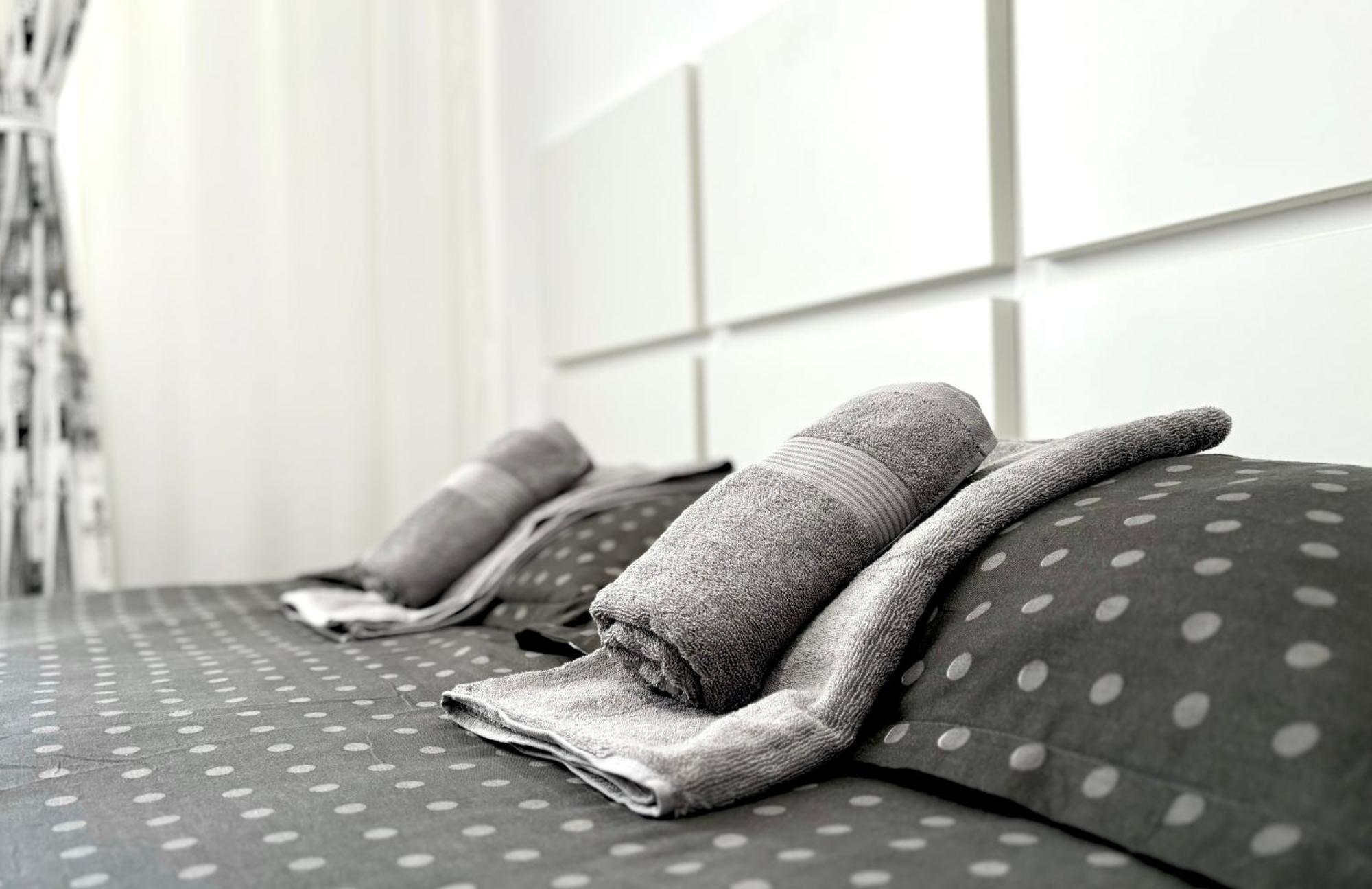 Taste Of Iasi - Two Room Apartment - Central - Sunset Touch Luaran gambar